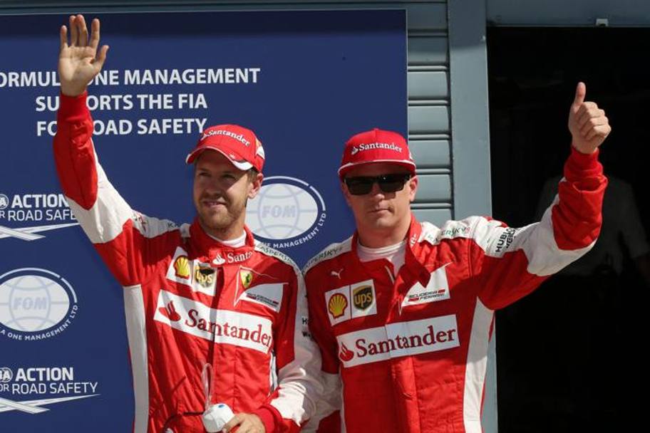 Vette e Raikkonen dopo la splendida qualifica a Monza. Reuters